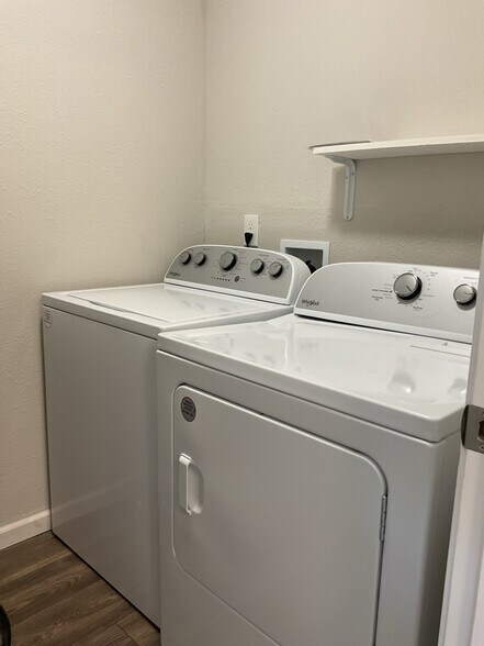 Building Photo - 1428 6th Ave