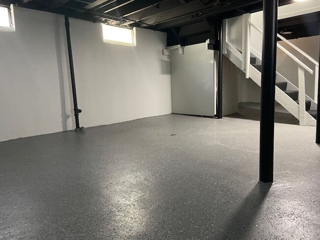 Building Photo - GORGEOUS 3 BED 2 BATH BUNGALOW IN ROYAL OAK ---- MINERVA