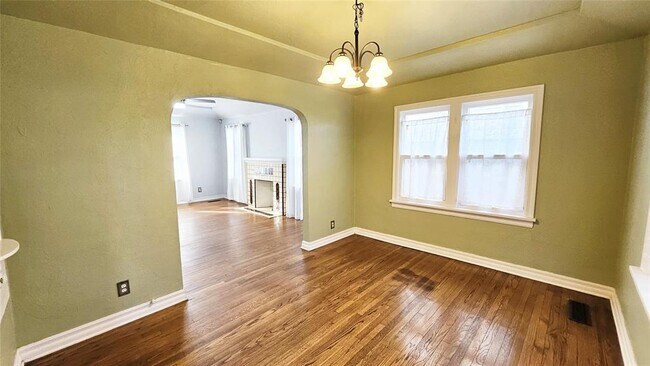 Building Photo - 2305 NW 25th St