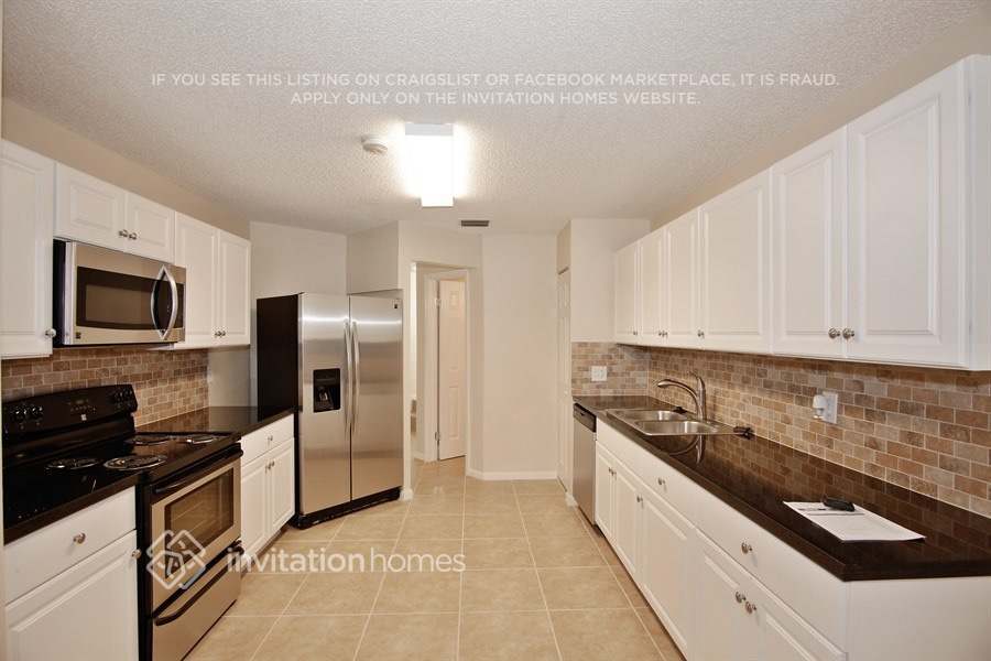 Building Photo - 13857 SW 103rd Ln