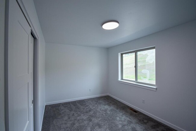 Building Photo - New South Hills Duplex Stunner!
