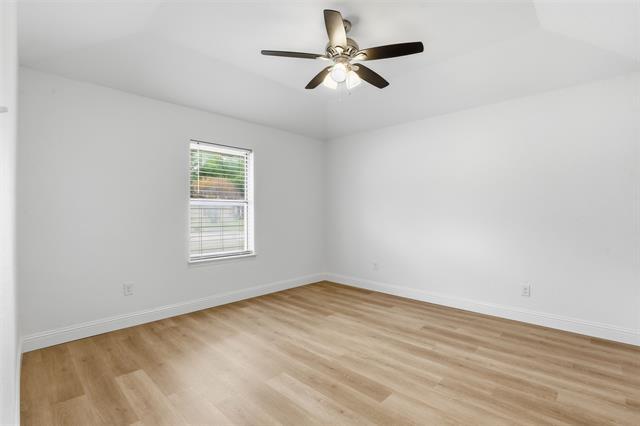 Building Photo - 300 Hidden Valley Dr