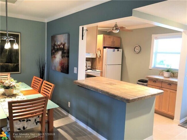 Building Photo - 2515 NE 1st Ct