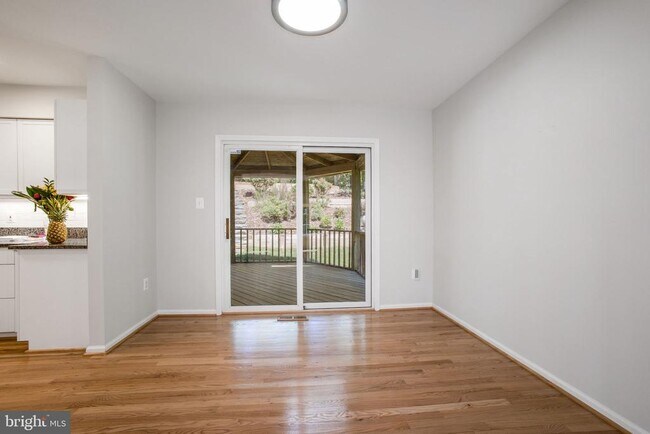 Building Photo - 9010 Lake Braddock Dr