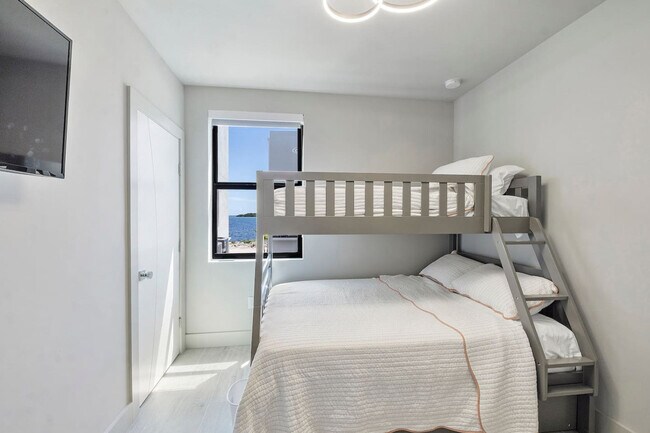 Building Photo - 99 Seaside Ave