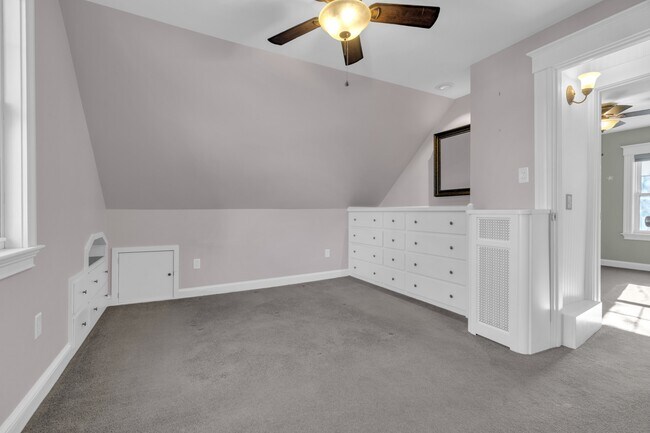 Building Photo - 2 Bellevue Ave