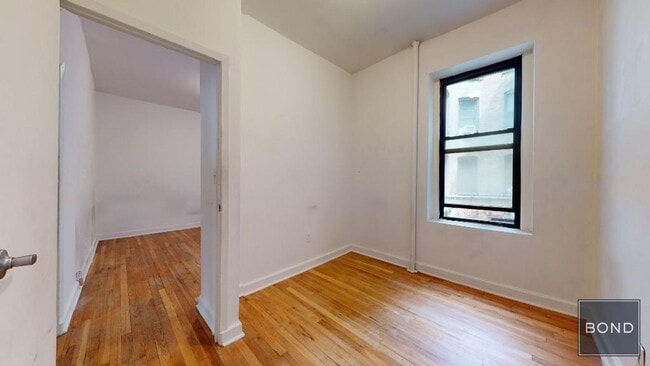 Building Photo - 324 E 91st St