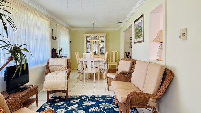 Building Photo - 520 SW 18th St