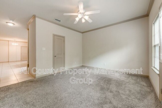 Building Photo - 1579 Cozy Dr