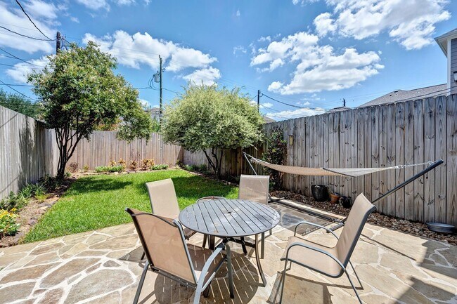 Building Photo - 511 W 22nd St