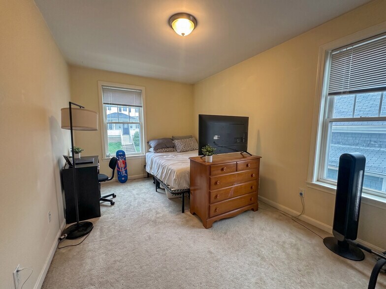 Building Photo - 77 Faywood Ave