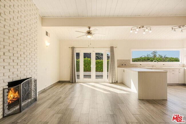 Building Photo - 1200 El Hito Cir