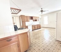 Building Photo - 33 Cook St