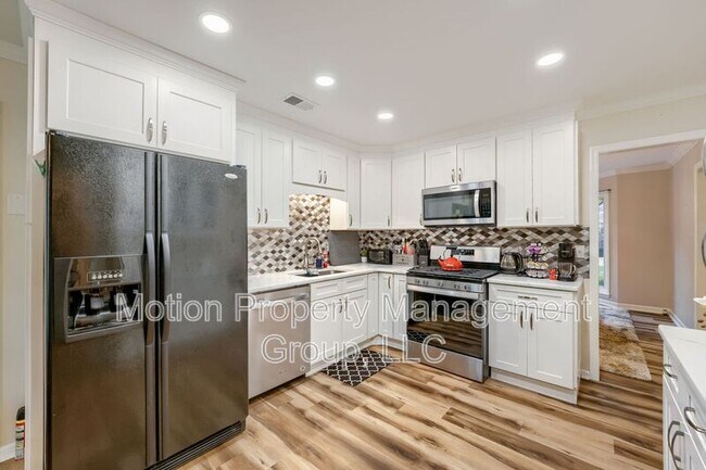 Building Photo - 1186 Crestbrook Dr
