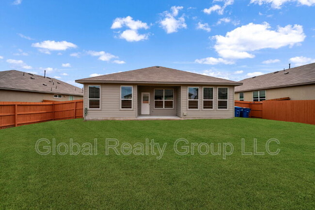 Building Photo - 548 Lilac Shls