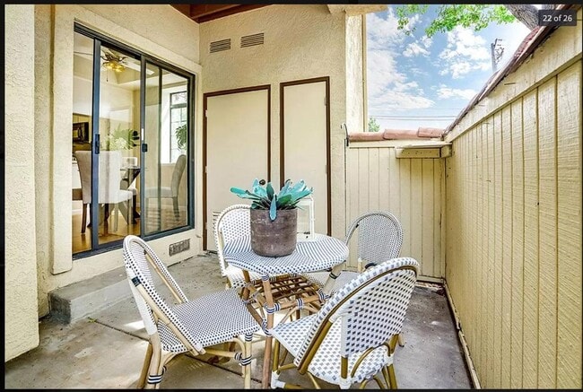 Building Photo - FABULOUS 2 Bed/2 Bath Condo in Sunny Hills...