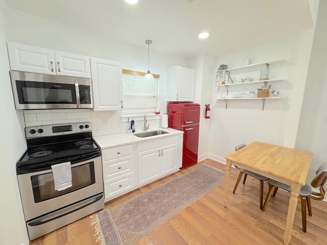 Building Photo - 2108 Burroughs St