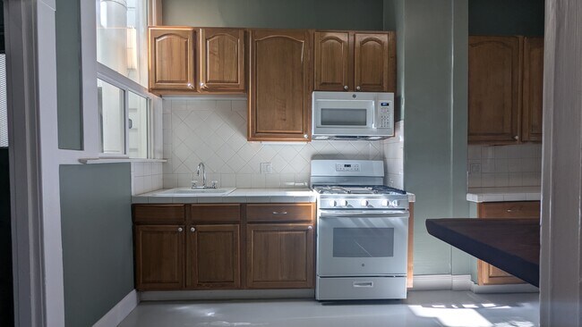Kitchen w/ new appliances - 1201 Willard St