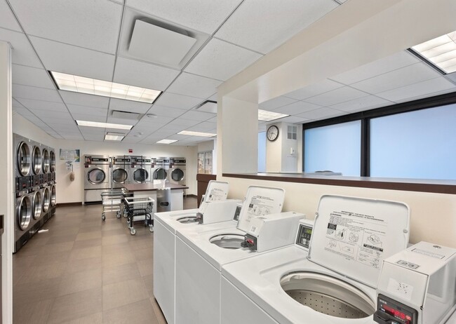 Laundry Facilities - 2020 N Lincoln Park W