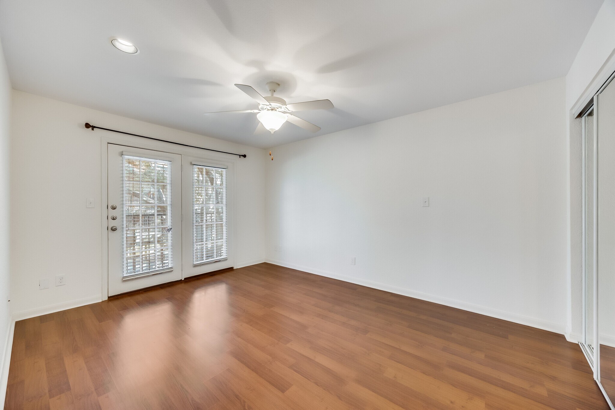 Building Photo - 7685 Northcross Dr