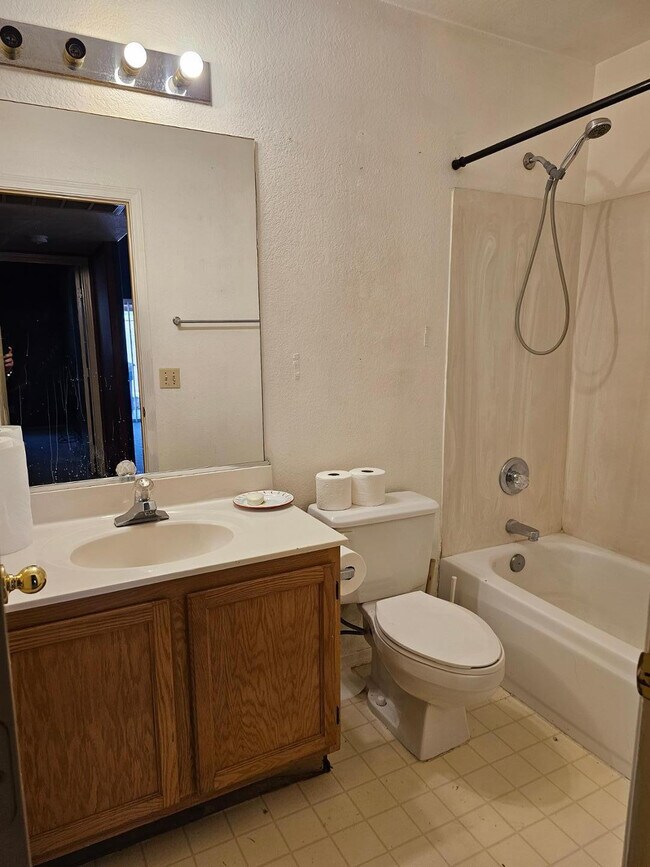 Building Photo - 821 S Cancun Dr