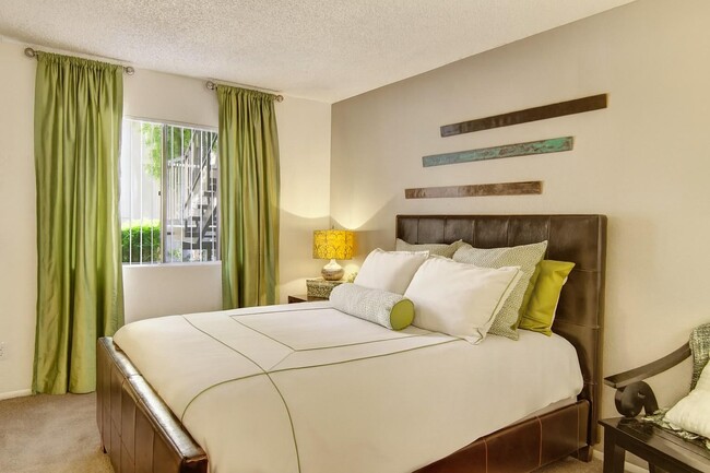 Building Photo - Paradise Falls