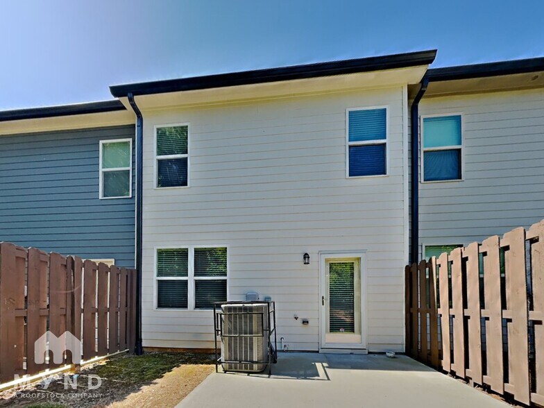 Building Photo - 2909 Ridgeview Dr