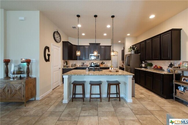 Building Photo - 5633 Briar Fld
