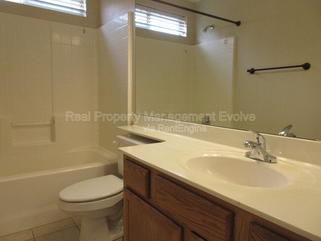 Building Photo - 1560 W Cindy St