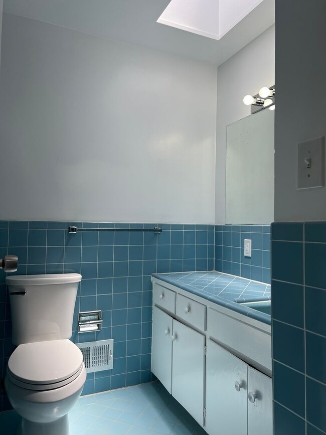 Building Photo - Daly City Home 4Bed 3 Ba