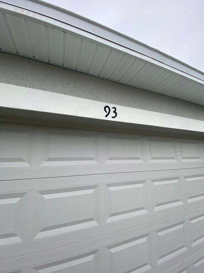 Building Photo - Desirable Lake Diamond Subdivision 4/2/2 **Won't Last*