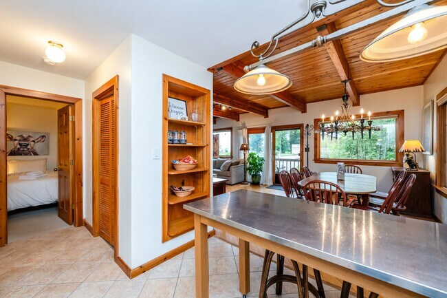 Building Photo - 7258 E Beach Dr