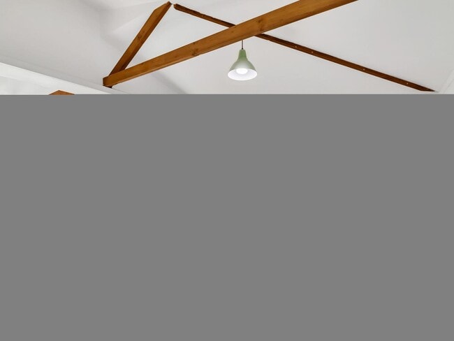 Building Photo - 544 W 17th Pl