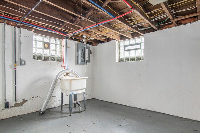 Building Photo - 15495 Littlefield St