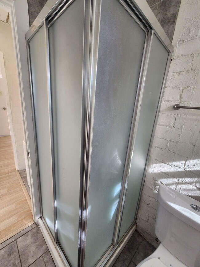 Building Photo - 6637 Oasis Ave