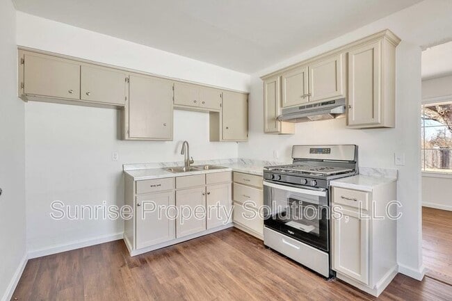 Building Photo - 4908 S Stiles Ave