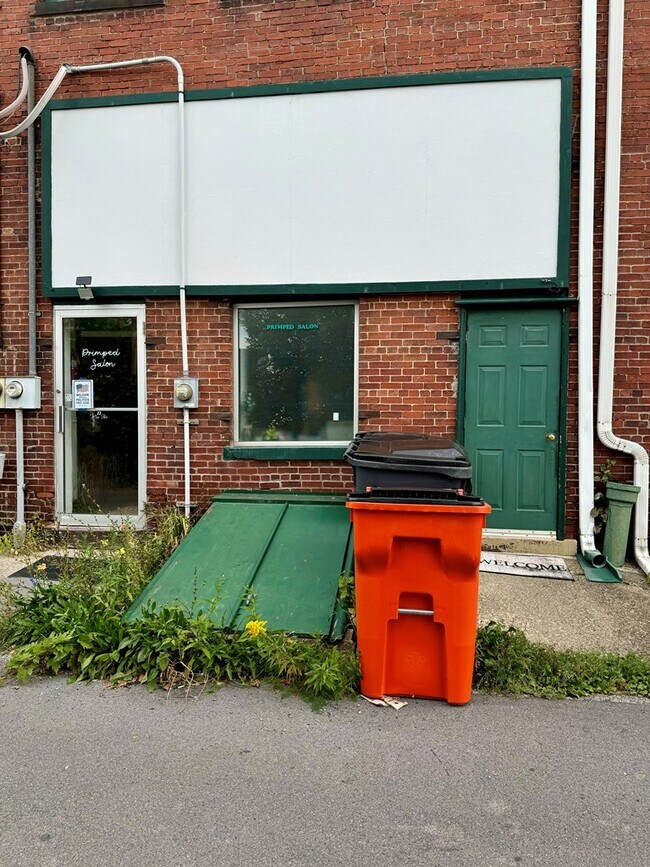 Building Photo - 11 Main St