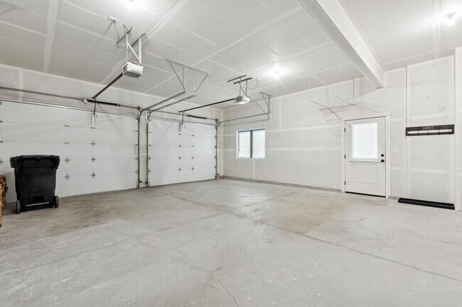 Building Photo - Whitefish Home in The Lakes