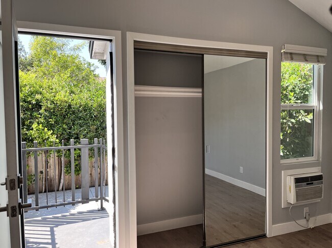 Building Photo - 325 N La Fayette Park Pl