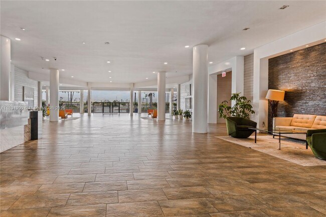 Building Photo - 800 West Ave