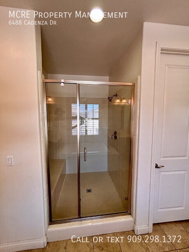 Building Photo - 6488 Cadenza Dr