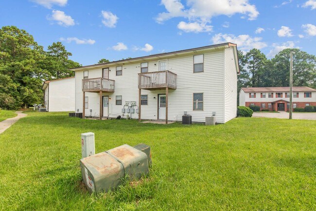Building Photo - 107 Ravenwood Dr