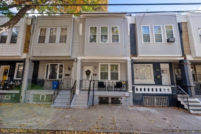 Building Photo - Luxurious 3-Bedroom Townhome in Point Breeze! Available NOW!