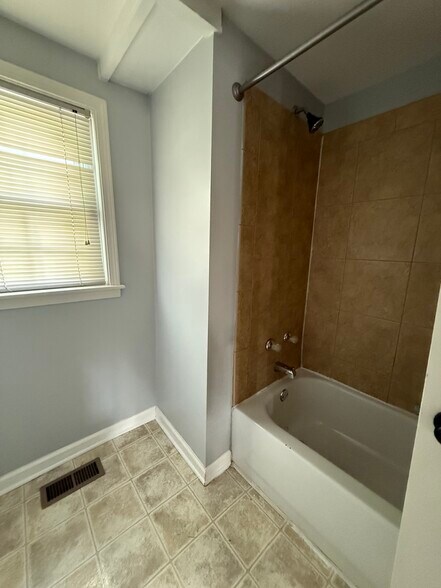 Downstairs shared bathroom - 1624 Porter Ave