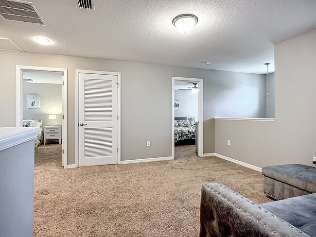 Building Photo - 3009 Esmeralda Dr