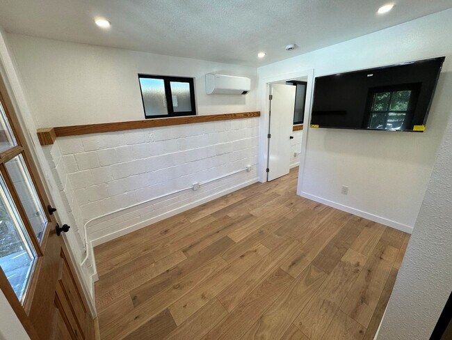 Building Photo - 8220 Edison Dr