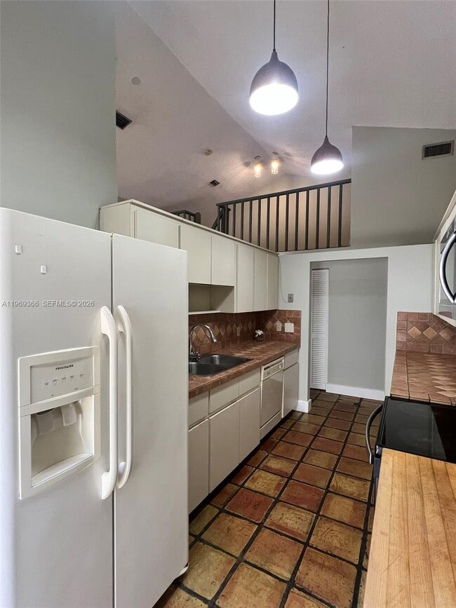 Building Photo - 7512 SW 95th Pl