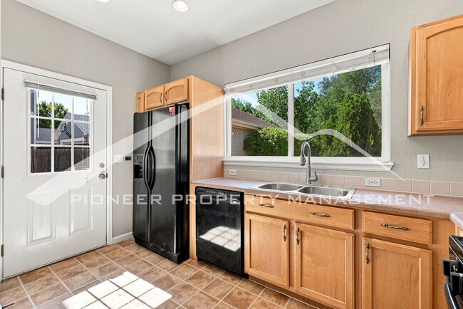 Building Photo - 7978 E Vassar Dr