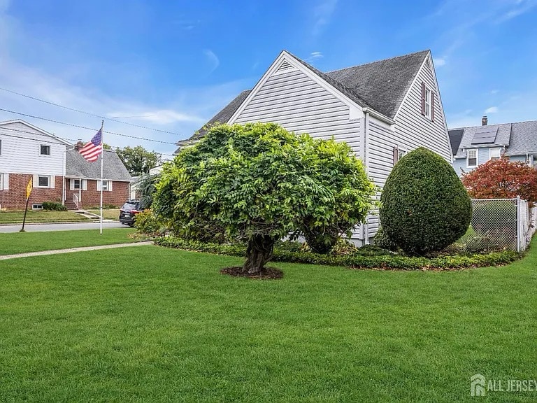 Building Photo - 143 Safran Ave