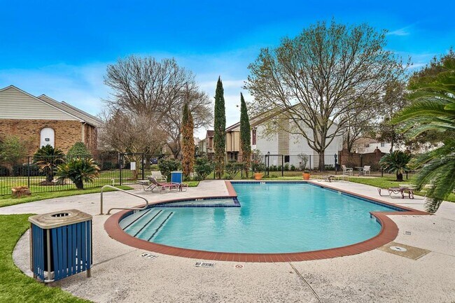 Building Photo - 9495 Fondren Rd